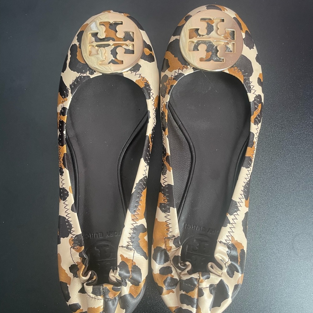 Tory Burch reva flats! Leopard leather print !